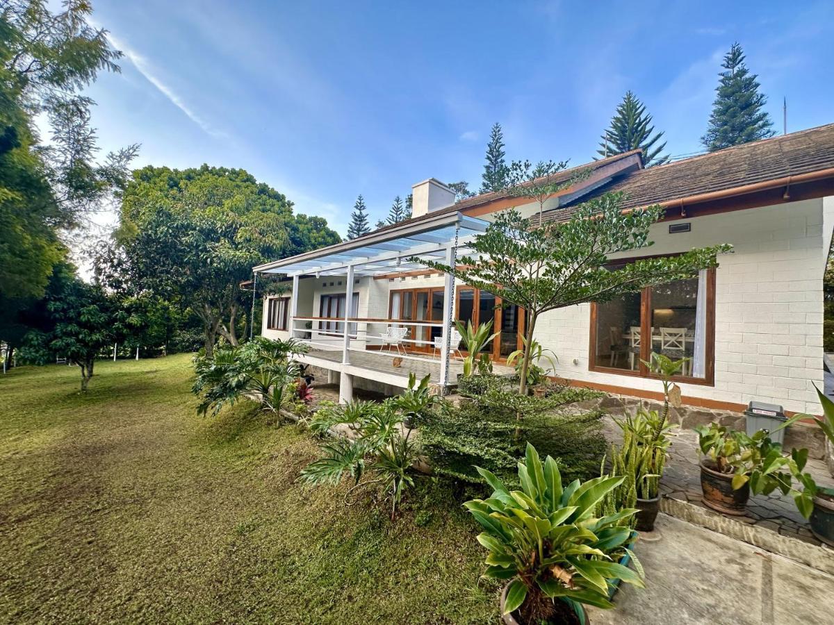 Villa Putih Le Cordon Bandung Kültér fotó
